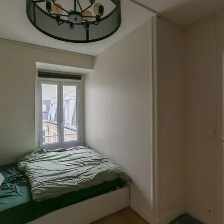 Comfortable And Spacious In 3rd Apartment Paris